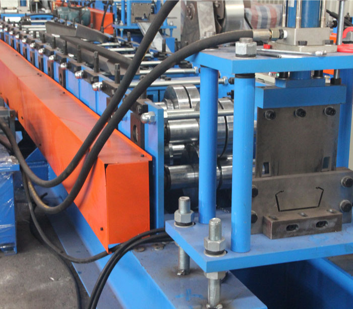 Fluorescent lampshade roll forming machine