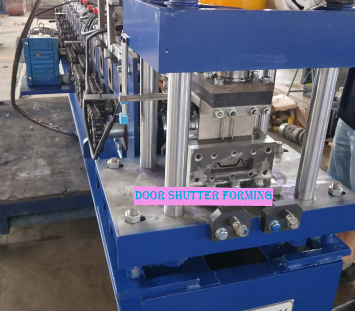 Rolling shutter door slat forming machine