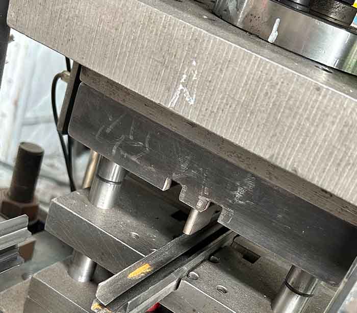 Exporte una máquina que hace el marco de metal cuadrado para la tenencia de la malla