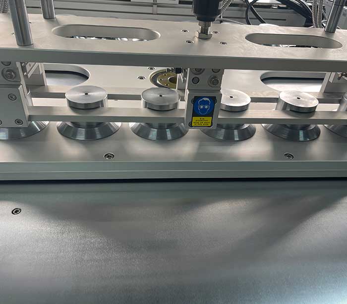 Máquina de Soldadura por Láser para Junta de Cabeza de Cilindro Automotriz - Equipo de Precisión para Piezas de Repuesto Automotrices Máquina de Soldadura por Láser para Junta de Cabeza de Cilindro Automotriz - Equipo de Precisión para Piezas de Repuesto Automotrices