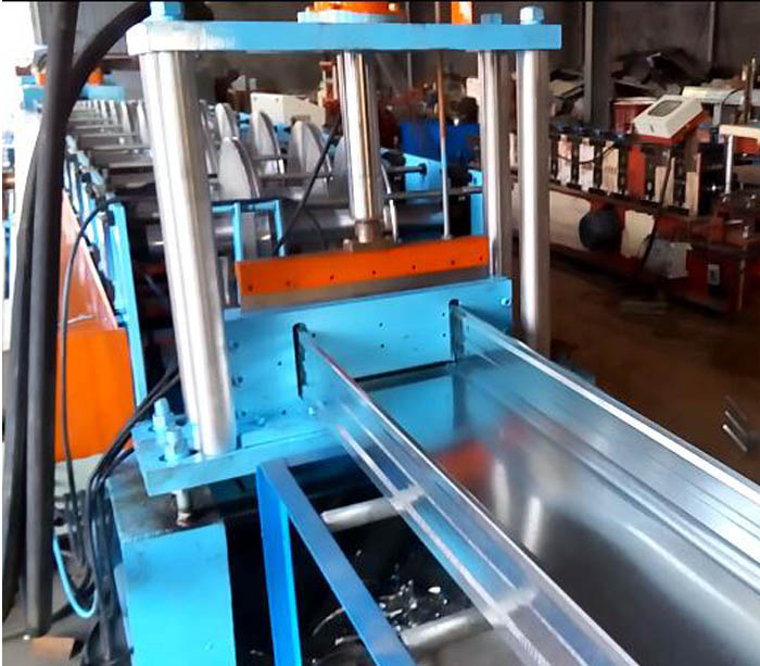 Perfiladora para bandeja de cable