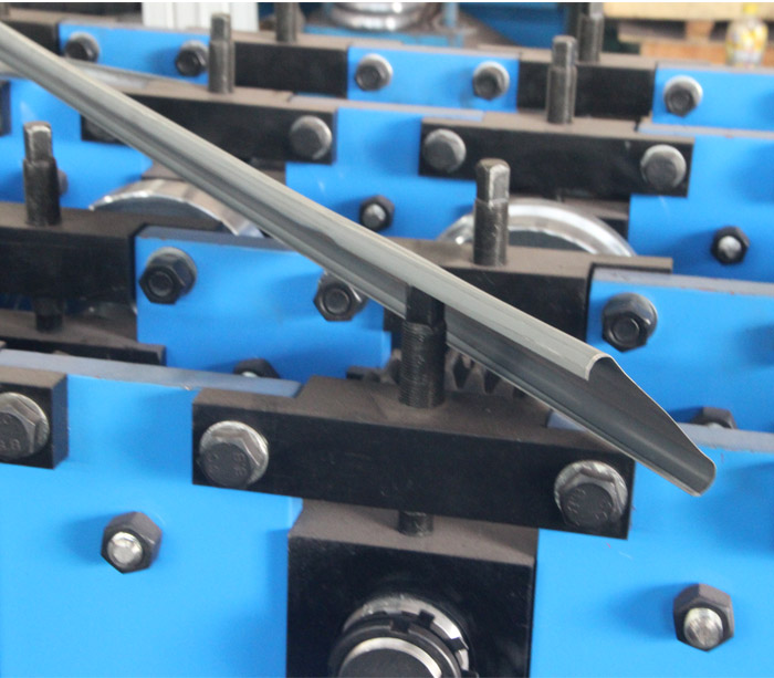 Máquina perfiladora de paneles de yeso para postes metálicos y orugas