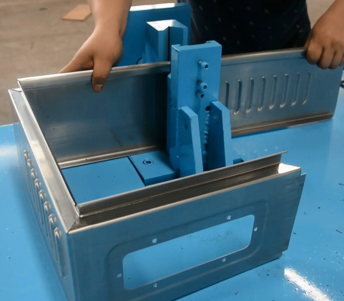 Máquina perfiladora de cajas de chapa para tablero de distribución y fabricación de cajas modulares