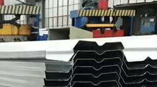 Piso de cubierta en el sitio y aplicación