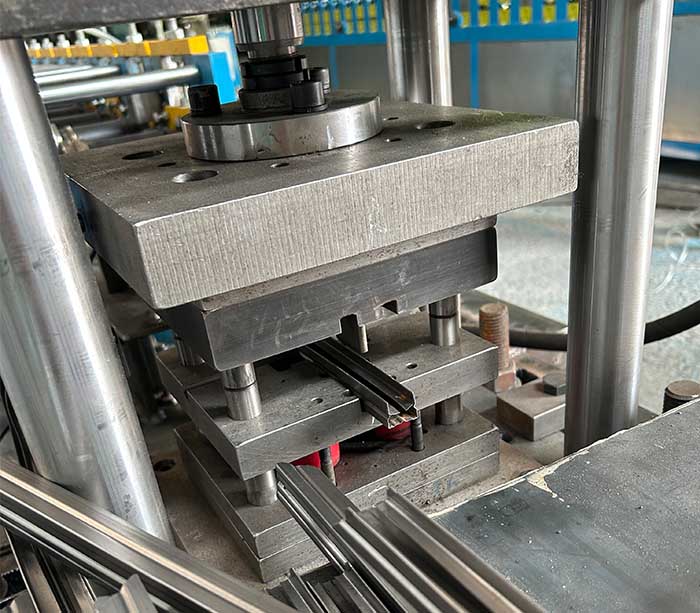 Maquinaria de fabricación de marcos de sujeción de almohadillas de acero