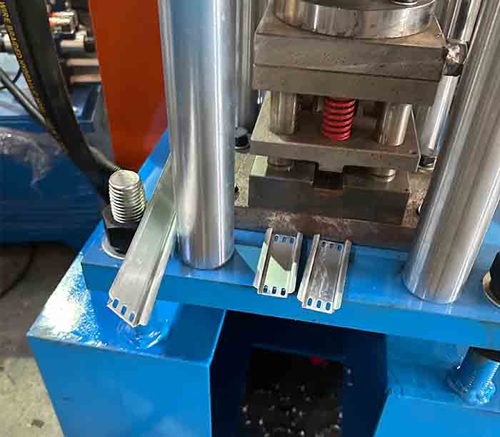 Máquina de formación de riel de placa de panel de control