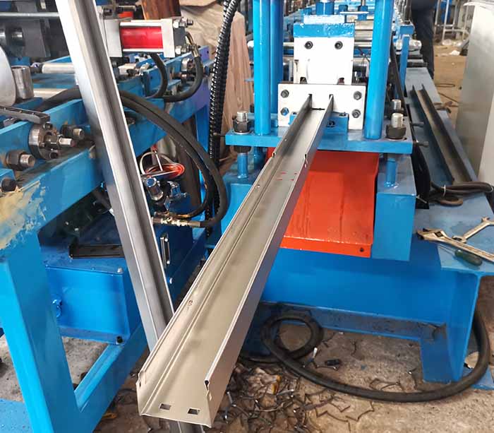 Máquina de fabricación de canales de montaje de construcción de la estación de ferrocarril