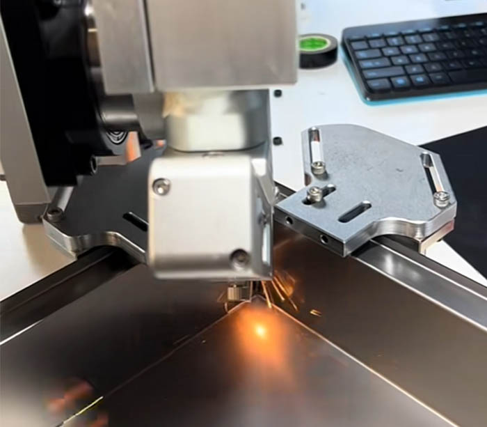 Máquina de Soldadura Láser Robótica de Alta Precisión