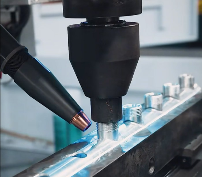 Máquina CNC de soldadura láser continua para colectores
