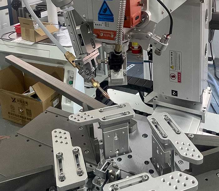 Máquina de soldadura láser para marcos de aluminio y tubos cuadrados de acero inoxidable